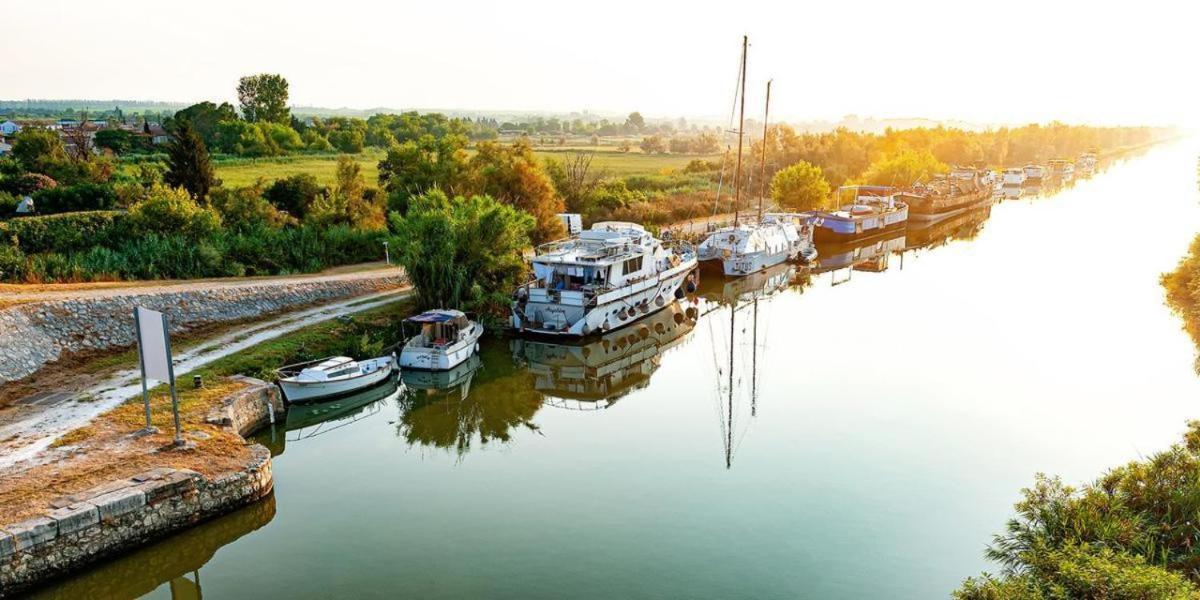 Sejour Unique Sur Un Bateau "Marius" Hotel Vauvert Ngoại thất bức ảnh