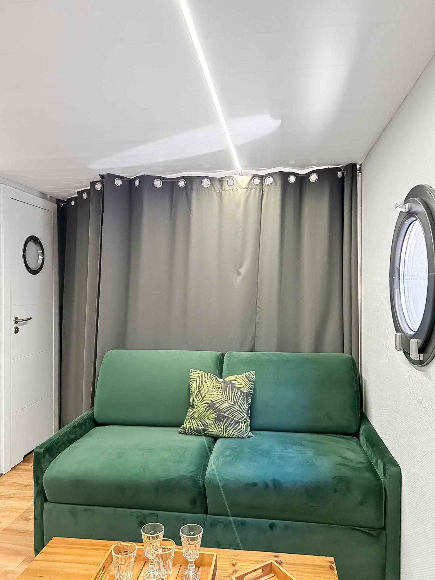 Sejour Unique Sur Un Bateau "Marius" Hotel Vauvert Ngoại thất bức ảnh