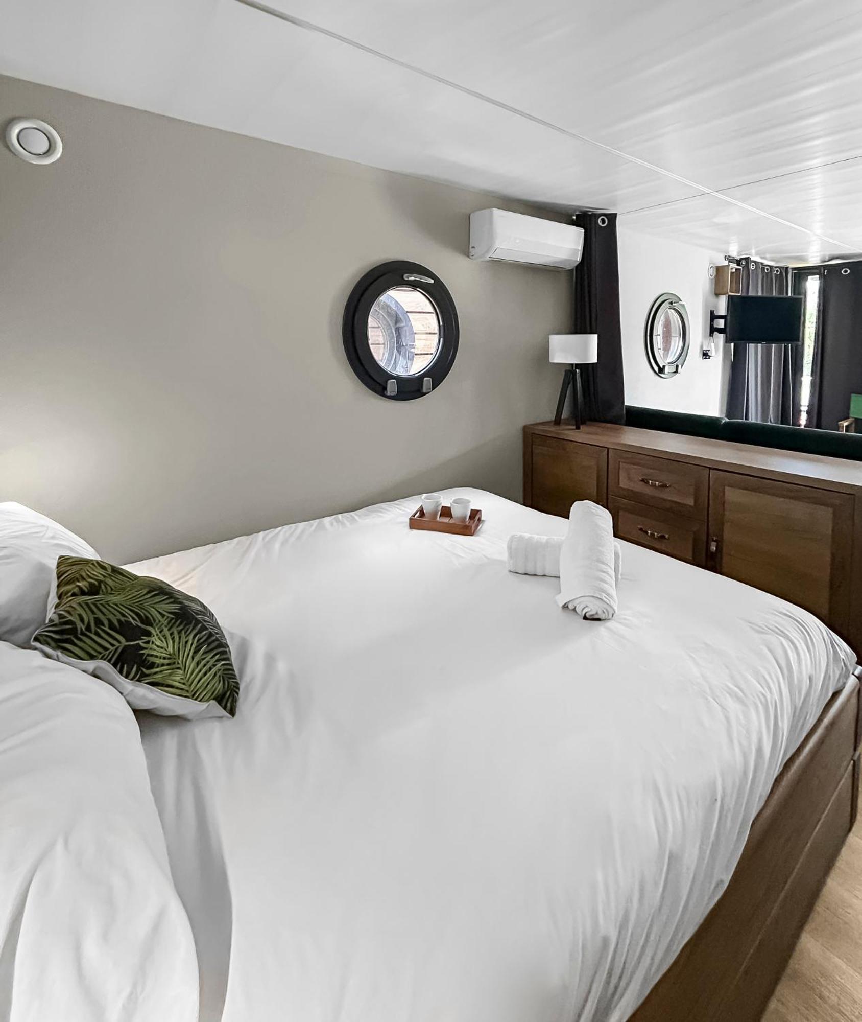 Sejour Unique Sur Un Bateau "Marius" Hotel Vauvert Ngoại thất bức ảnh
