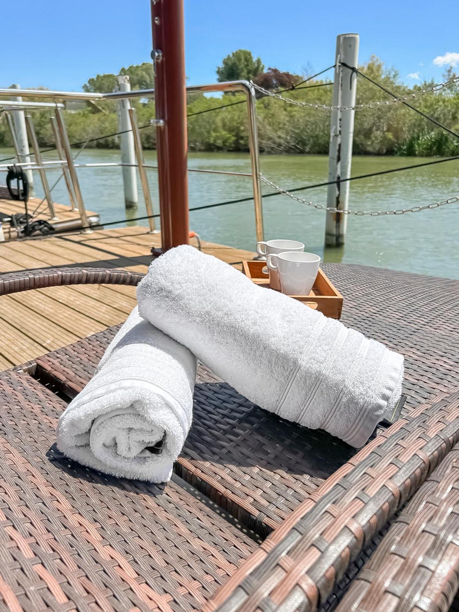 Sejour Unique Sur Un Bateau "Marius" Hotel Vauvert Ngoại thất bức ảnh