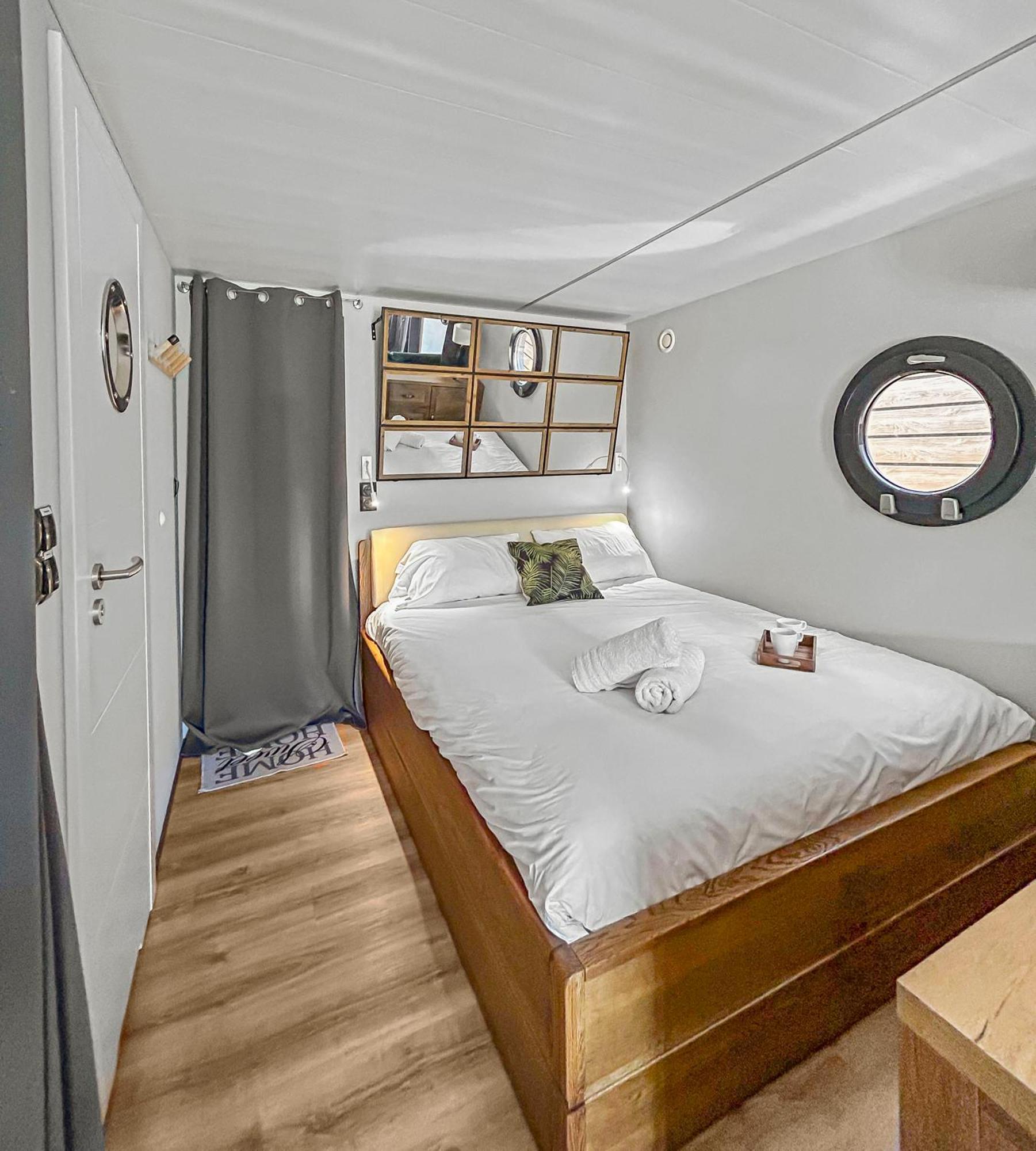 Sejour Unique Sur Un Bateau "Marius" Hotel Vauvert Ngoại thất bức ảnh